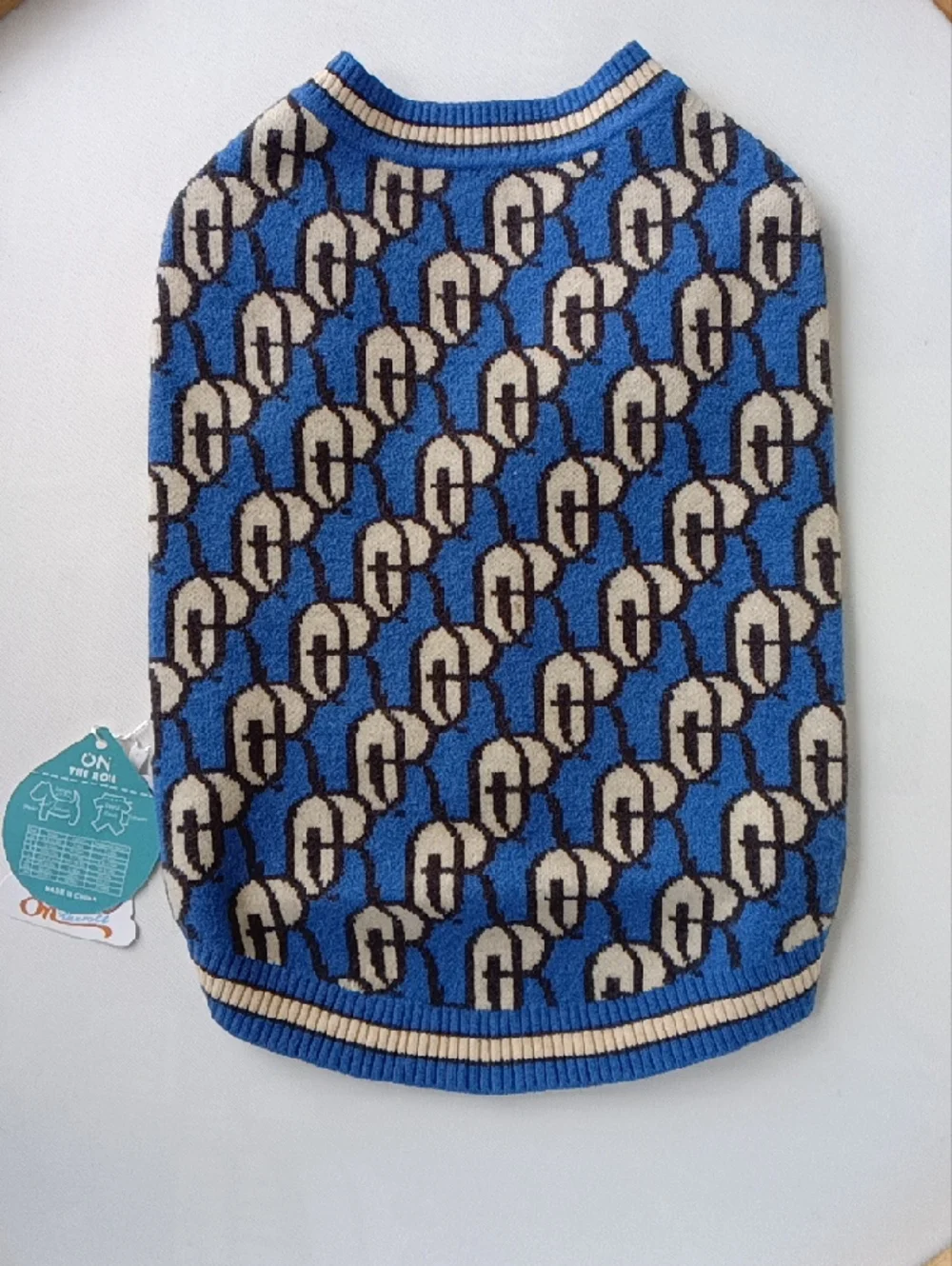 On the roll knit Dog 🐶 sweater pet blue and cream Size L